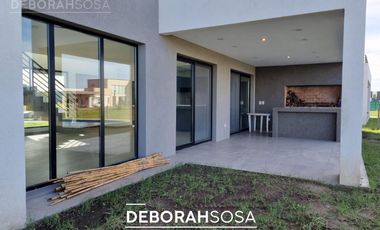 Casa en venta alquiler 5 ambientes pileta Barrio privado El Naudir Escobar