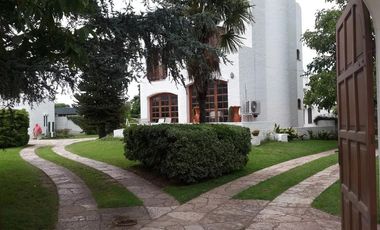 Casa en venta - 4 Dormitorios 3 Baños - 2.400Mts2 - Carlos Casares