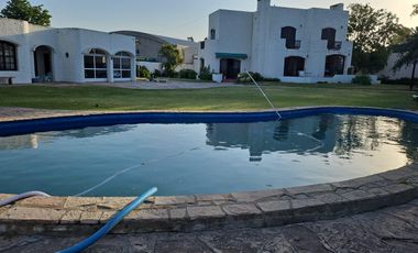 Casa en venta - 4 Dormitorios 3 Baños - 2.400Mts2 - Carlos Casares
