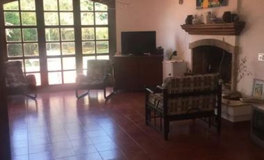 Casa en venta - 4 Dormitorios 3 Baños - 2.400Mts2 - Carlos Casares