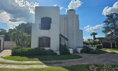Casa en venta - 4 Dormitorios 3 Baños - 2.400Mts2 - Carlos Casares
