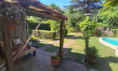 Casa  venta 3 dormitorios 2 baños 1 cochera - Arturo Segui