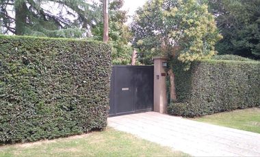 Casa  venta 3 dormitorios 2 baños 1 cochera - Arturo Segui