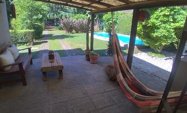 Casa  venta 3 dormitorios 2 baños 1 cochera - Arturo Segui