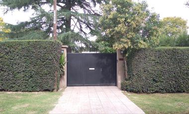 Casa  venta 3 dormitorios 2 baños 1 cochera - Arturo Segui