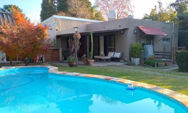 Casa  venta 3 dormitorios 2 baños 1 cochera - Arturo Segui