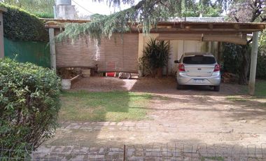 Casa  venta 3 dormitorios 2 baños 1 cochera - Arturo Segui