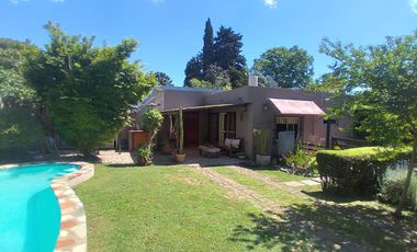 Casa  venta 3 dormitorios 2 baños 1 cochera - Arturo Segui