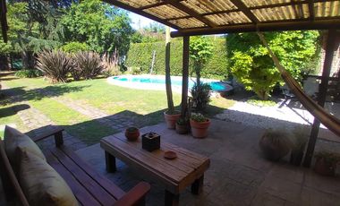 Casa  venta 3 dormitorios 2 baños 1 cochera - Arturo Segui