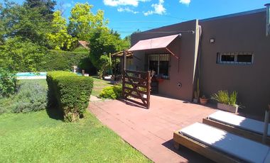 Casa  venta 3 dormitorios 2 baños 1 cochera - Arturo Segui