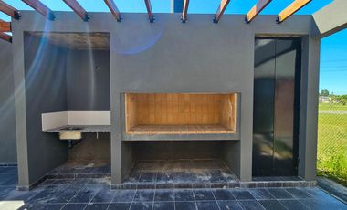 Casa en venta, dos dormitorios y dos baños, Sobre Avenida de Ecotierra, Pueblo Esther.