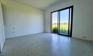 Casa en venta, dos dormitorios y dos baños, Sobre Avenida de Ecotierra, Pueblo Esther.