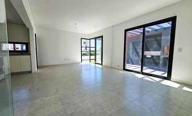Casa en venta, dos dormitorios y dos baños, Sobre Avenida de Ecotierra, Pueblo Esther.