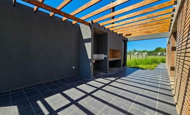 Casa en venta, dos dormitorios y dos baños, Sobre Avenida de Ecotierra, Pueblo Esther.