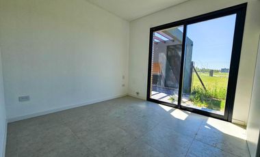 Casa en venta, dos dormitorios y dos baños, Sobre Avenida de Ecotierra, Pueblo Esther.