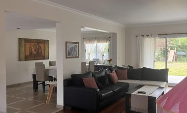 Casa en venta o alquiler en Barrio Privado Santa Ana