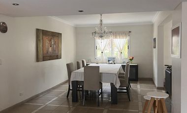 Casa en venta o alquiler en Barrio Privado Santa Ana