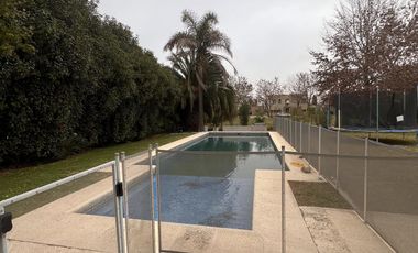 Casa en venta o alquiler en Barrio Privado Santa Ana