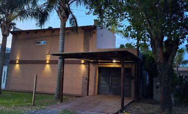 Casa 3 dormitorios, 2 baños, patio, pileta - Lima 2100 - Pueblo Esther