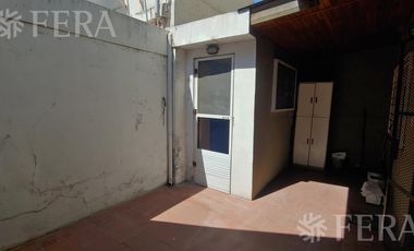 Venta PH de 3 ambientes con patio en Bernal Oeste