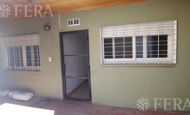 Venta PH de 3 ambientes con patio en Bernal Oeste