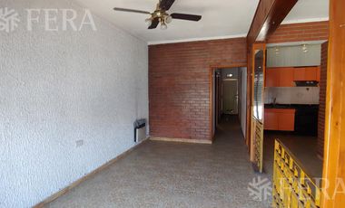 Venta PH de 3 ambientes con patio en Bernal Oeste