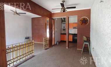 Venta PH de 3 ambientes con patio en Bernal Oeste