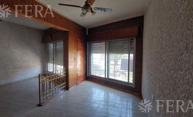 Venta PH de 3 ambientes con patio en Bernal Oeste