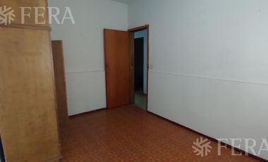 Venta PH de 3 ambientes con patio en Bernal Oeste