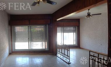 Venta PH de 3 ambientes con patio en Bernal Oeste