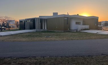 Casa a estrenar en una planta en Altos de Campo Grande | Mallmann propiedades