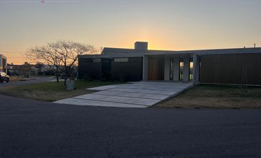 Casa a estrenar en una planta en Altos de Campo Grande | Mallmann propiedades