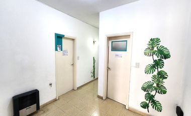 Consultorios / oficinas y departamento en microcentro