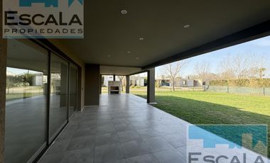 Casa en Puerto Roldan