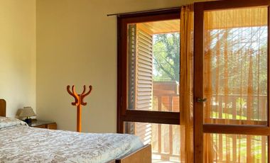 Residencia 5 ambientes sobre parcela de 1600 m² en la mejor zona del Bosque de Peralta Ramos