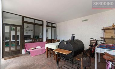 Casa en impecable estado con amplias comodidades