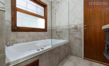 Casa en impecable estado con amplias comodidades
