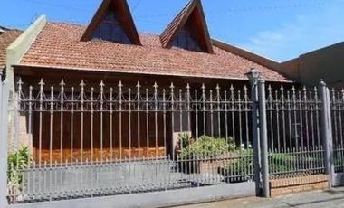 Casa en venta - 3 Dormitorios 3 Baños - Cochera - 410Mts2 - Temperley, Lomas de Zamora