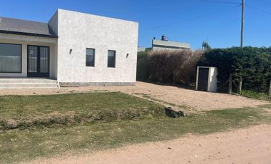 Casa en venta - 3 Dormitorios 2 Baños - Cochera - 160mts2 - San Miguel del Monte