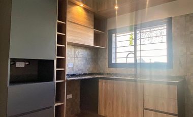 Casa en venta - 3 Dormitorios 2 Baños - Cochera - 240Mts2 - Villa Cabrera