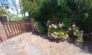 2 Casas en lote de 1000m2, excelente parque!!