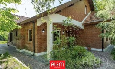 Casa de 5 dormitorios en  venta en Echeverria Del  Lago Canning