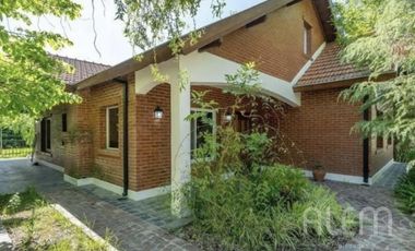 Casa de 5 dormitorios en  venta en Echeverria Del  Lago Canning