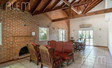 Casa de 5 dormitorios en  venta en Echeverria Del  Lago Canning