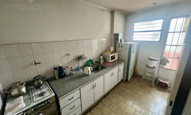 Excelente planta alta frente a la estación - Apto Vivienda y Profesional!!