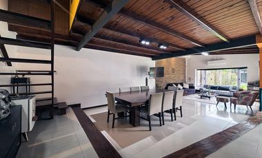 VENTA - Casa de 1 dormitorio con quincho, parque y piscina. Pueblo Esther.