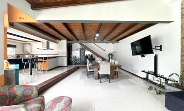 VENTA - Casa de 1 dormitorio con quincho, parque y piscina. Pueblo Esther.