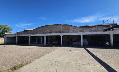 Importante propiedad comercial a metros de Av. Mitre (ex bodega)