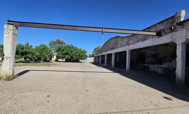 Importante propiedad comercial a metros de Av. Mitre (ex bodega)