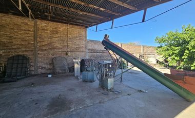 Importante propiedad comercial a metros de Av. Mitre (ex bodega)